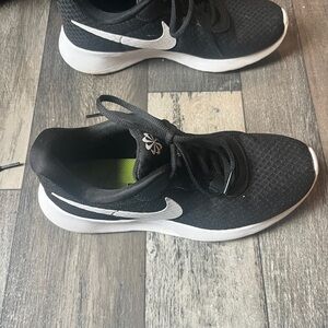 Nike Flyease, so 7.5 (fits like 7), women’s tennis goes
